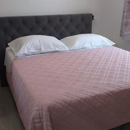 Apartment Karla Lastovo
